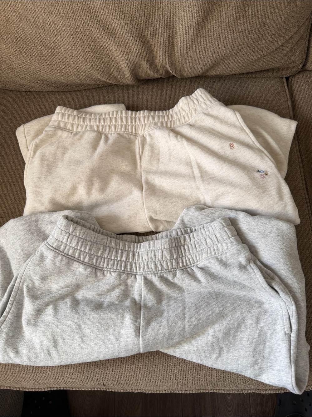 American Eagle Outfitters Women’s Sweatpants bundle in Light Gray and Cream